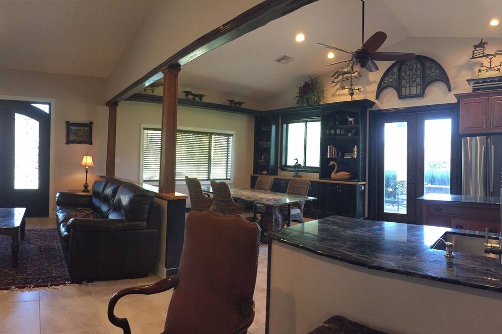 Photo of Livingroom in Reddick
