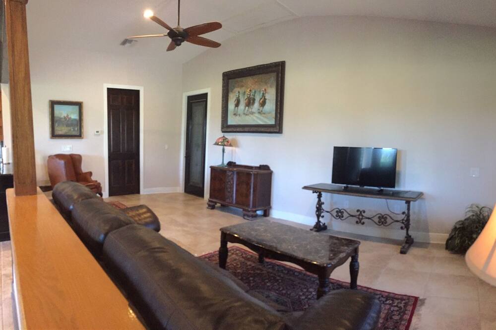 Photo of Livingroom in Reddick