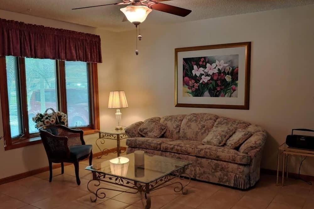 Photo of Livingroom in Seven Springs Homes