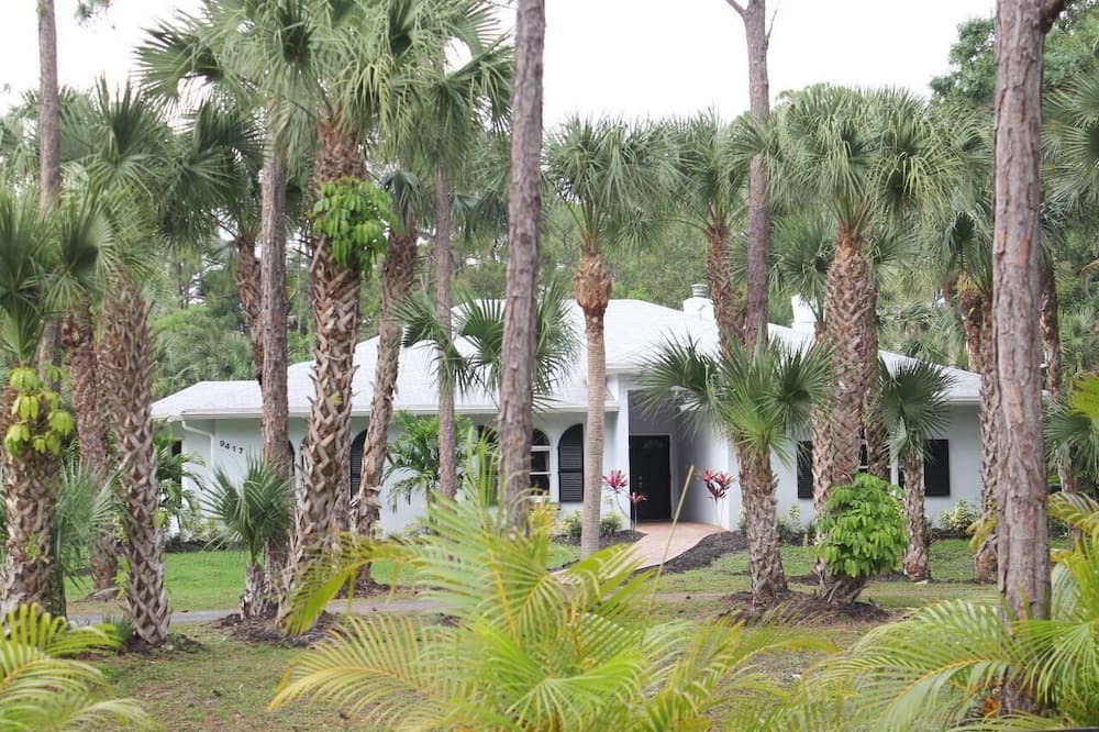 Photo of Outdoor in Jupiter Farms