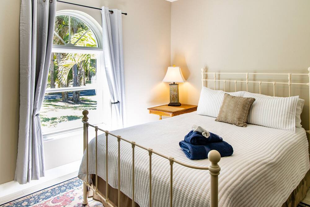 Photo of Bedroom in Jupiter Farms