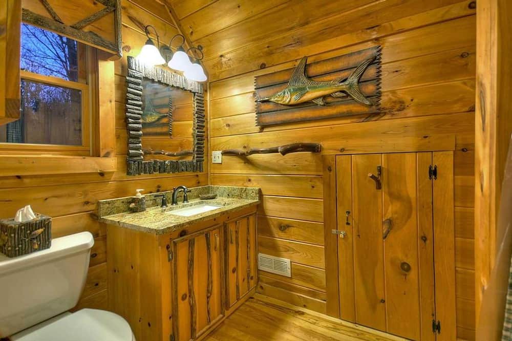 Photo of Bathroom in Cherry Log