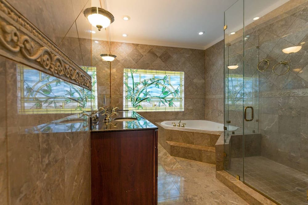 Photo of Bathroom in Surfside