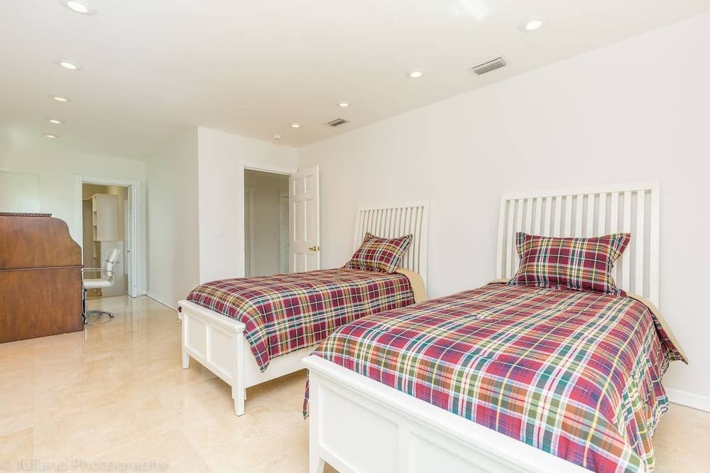 Photo of Bedroom in Surfside
