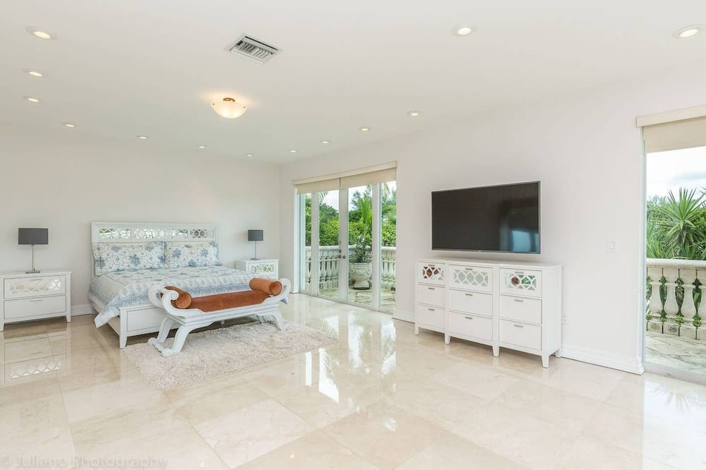 Photo of Bedroom in Surfside
