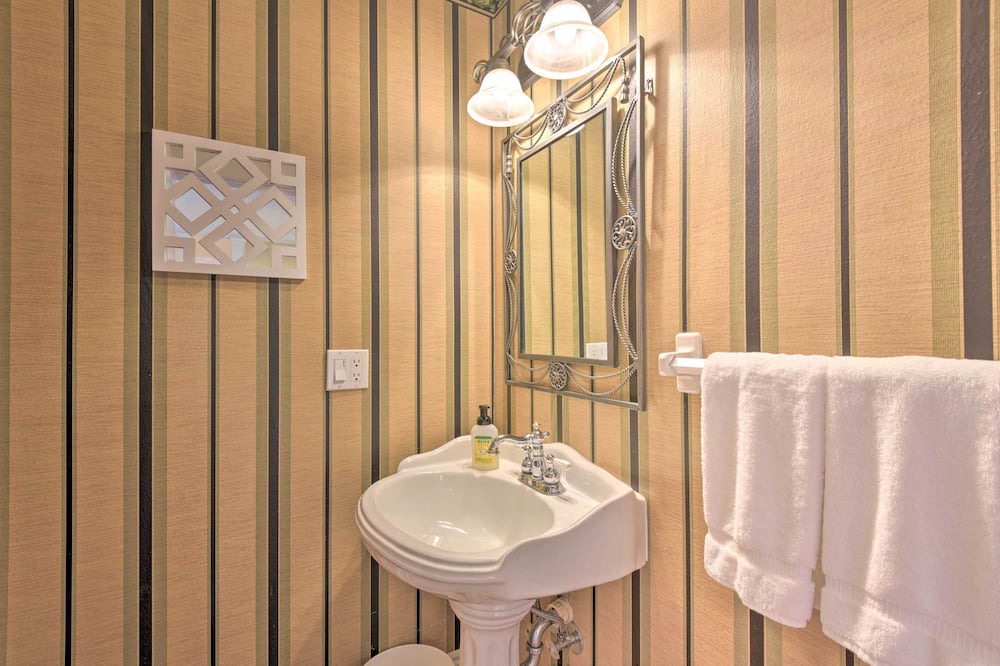 Photo of Bathroom in Candler