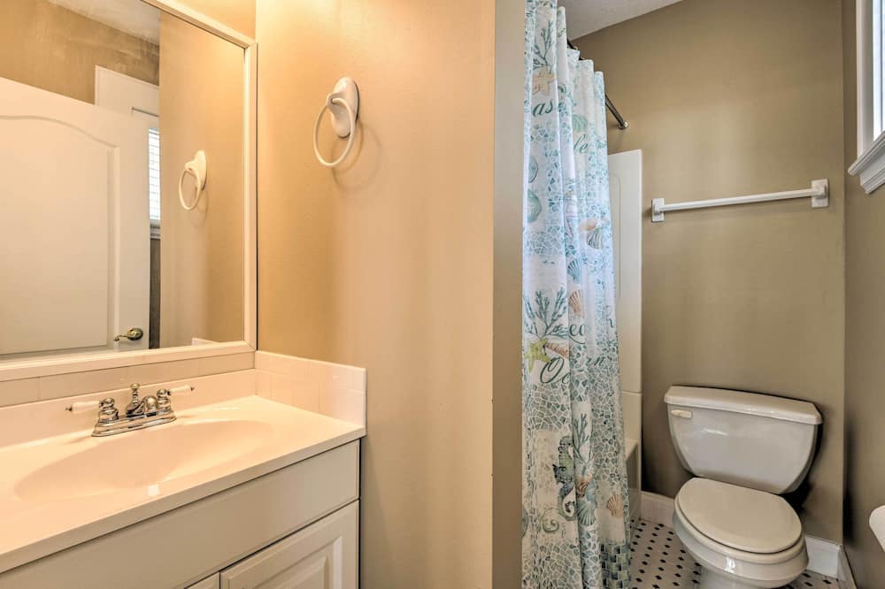 Photo of Bathroom in Candler