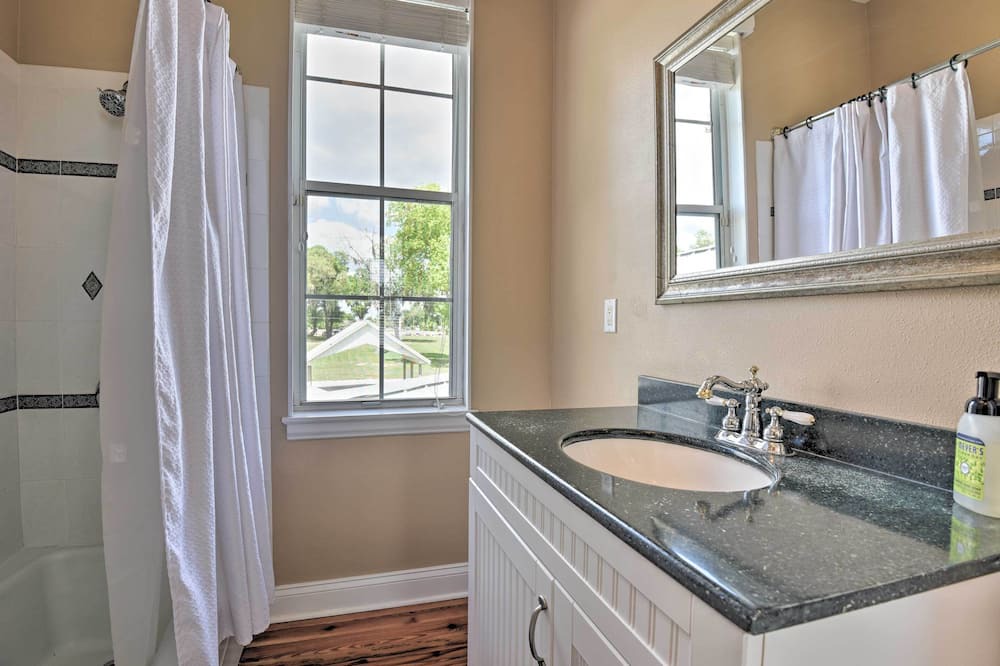 Photo of Bathroom in Candler