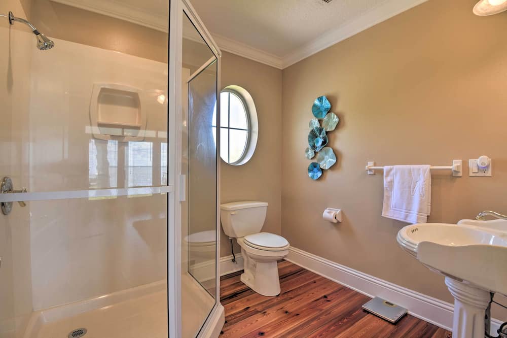 Photo of Bathroom in Candler