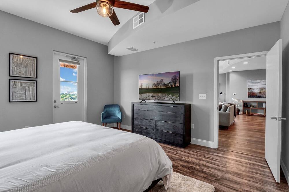 Photo of Bedroom in South Eola