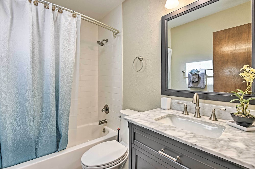 Photo of Bathroom in Hidden Lake