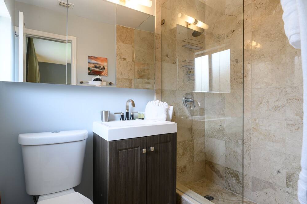 Photo of Bathroom in Middle River Terrace