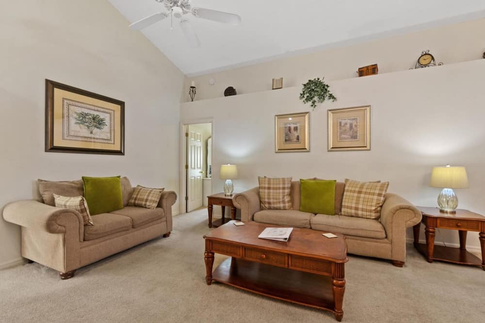 Photo of Livingroom in Florida Pines