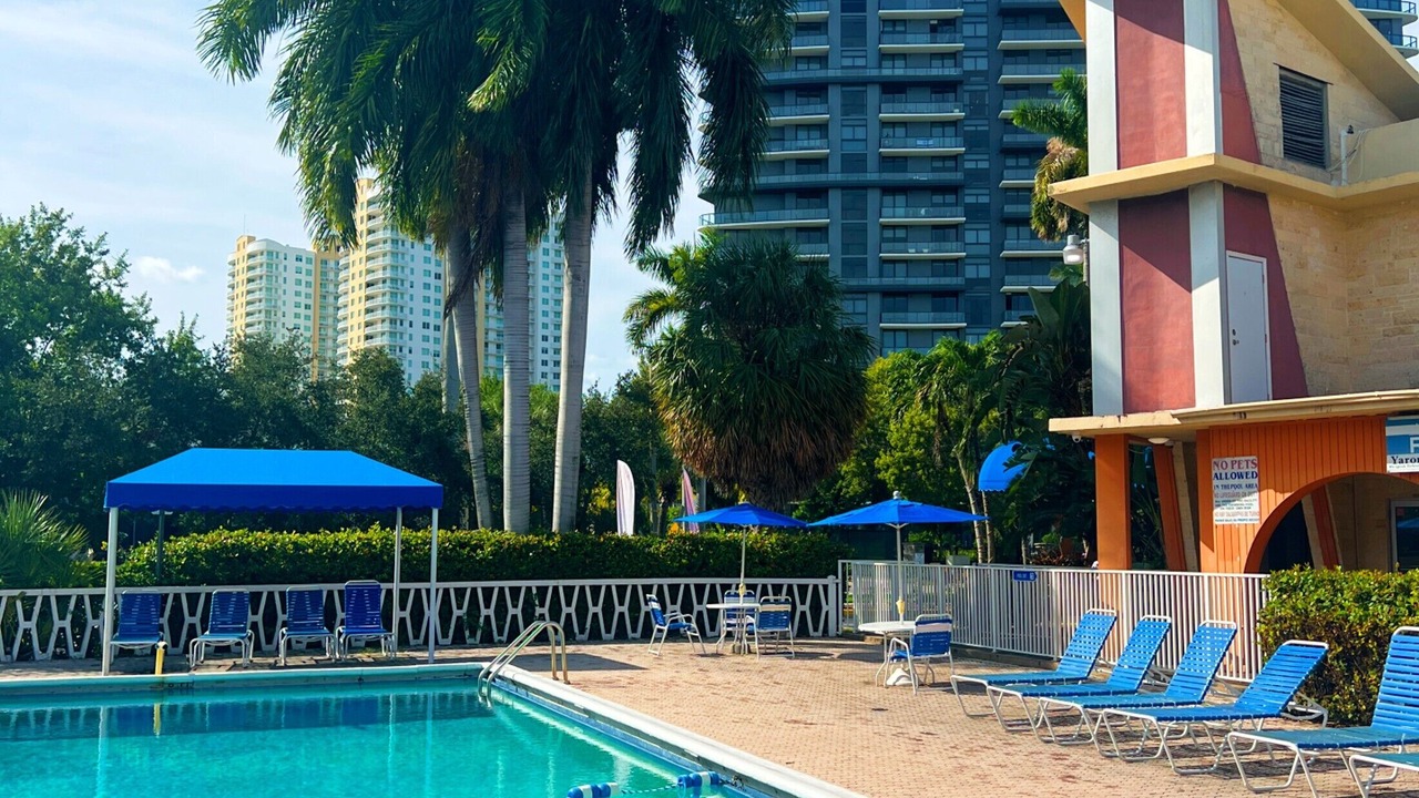 Photo of Outdoor in Hallandale Beach