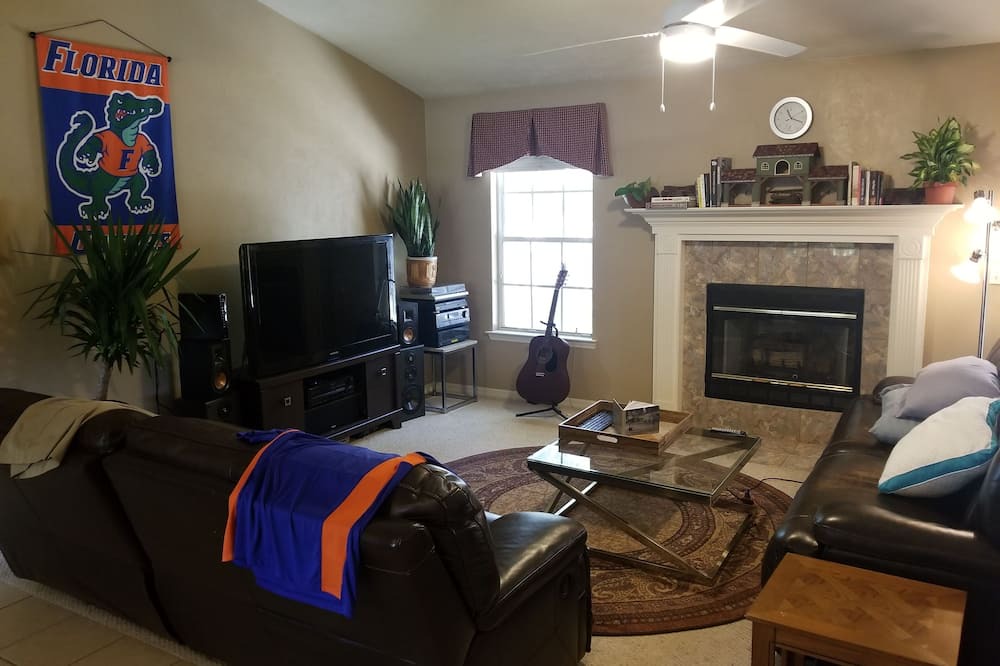 Photo of Livingroom in Gainesville