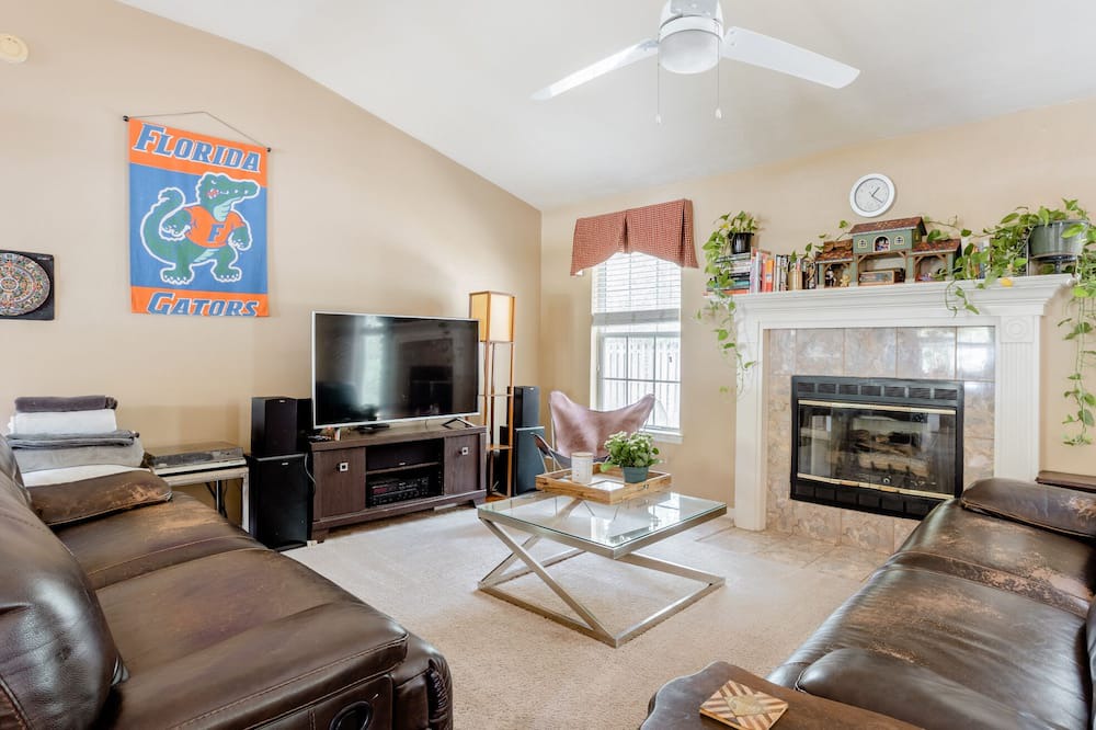 Photo of Livingroom in Gainesville