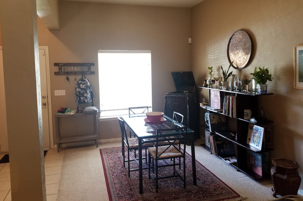 Photo of Livingroom in Gainesville