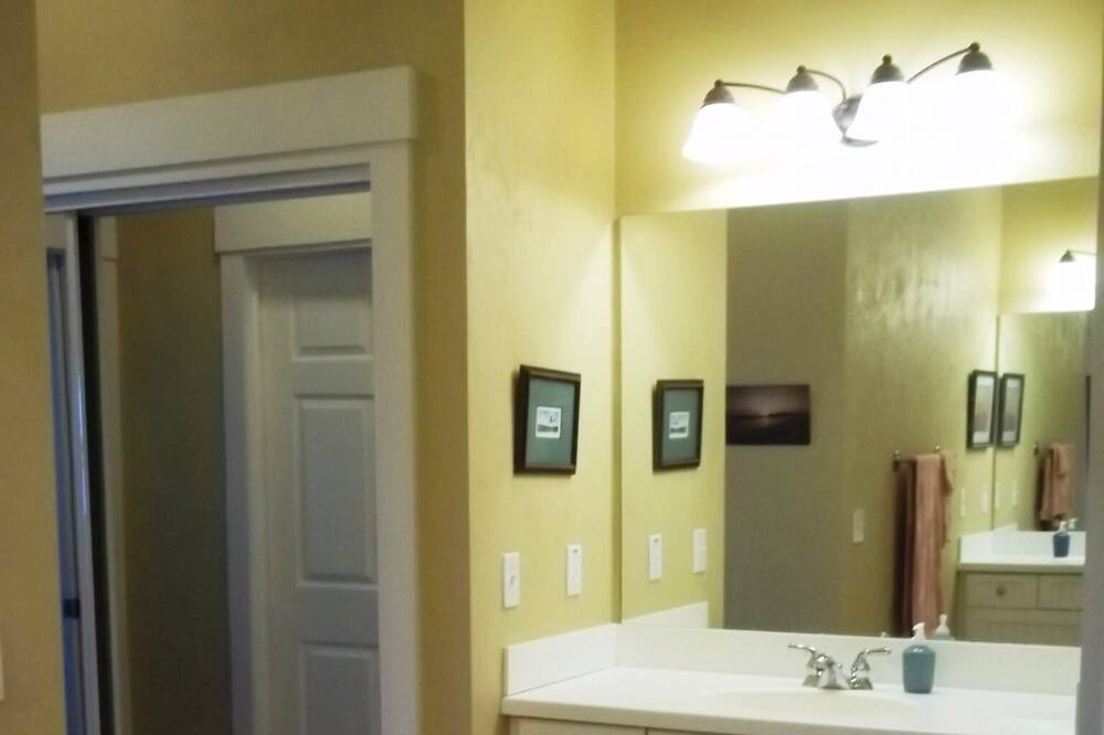 Photo of Bathroom in Steinhatchee