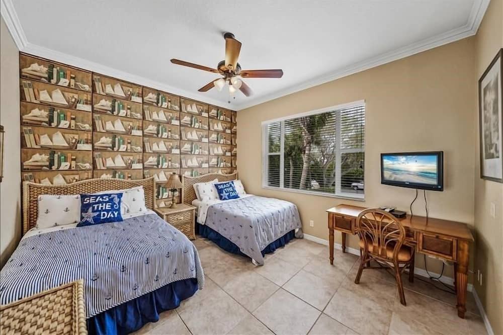 Photo of Bedroom in Golden Beach