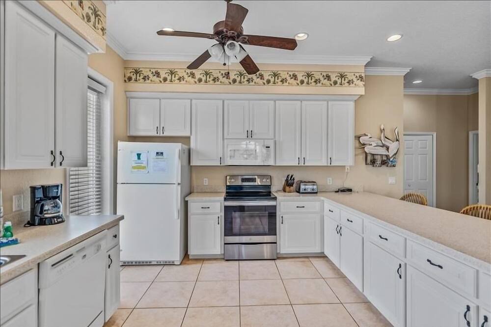 Photo of Kitchen in Golden Beach