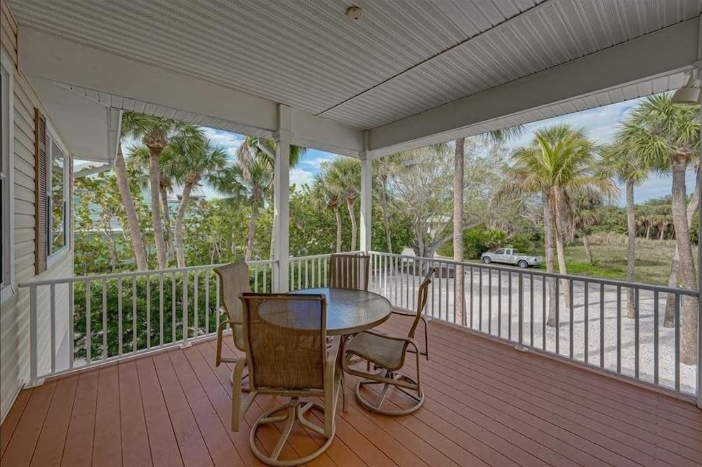 Photo of Patio Balcony in Golden Beach