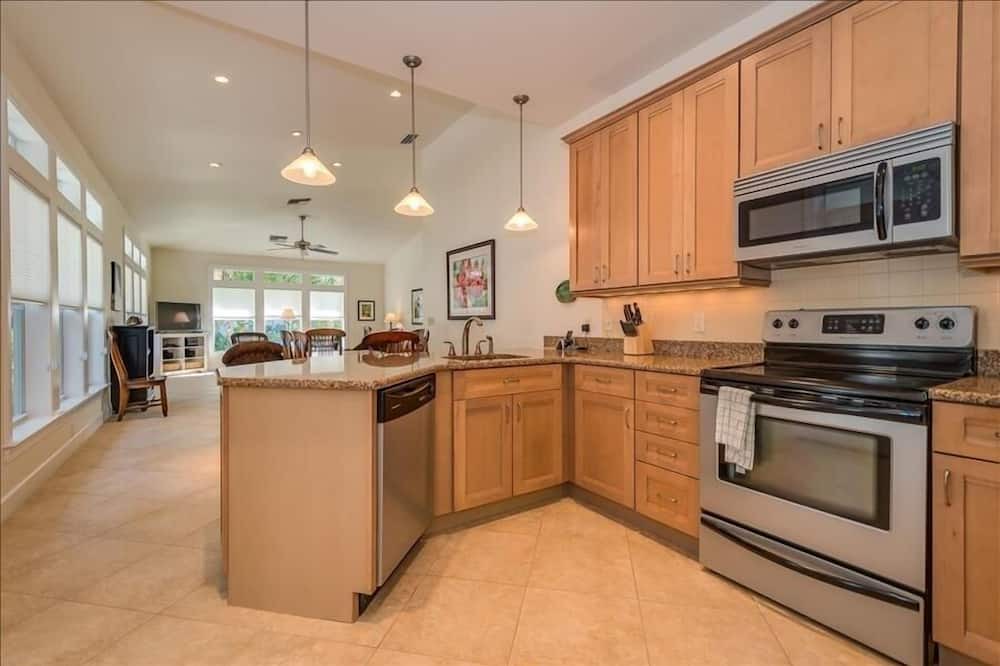 Photo of Kitchen in Golden Beach