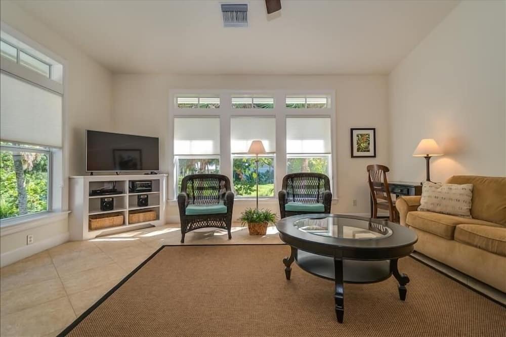 Photo of Livingroom in Golden Beach