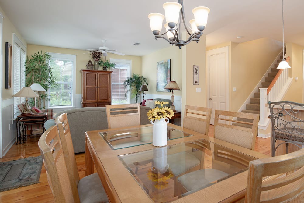 Photo of Livingroom in Laurel Grove