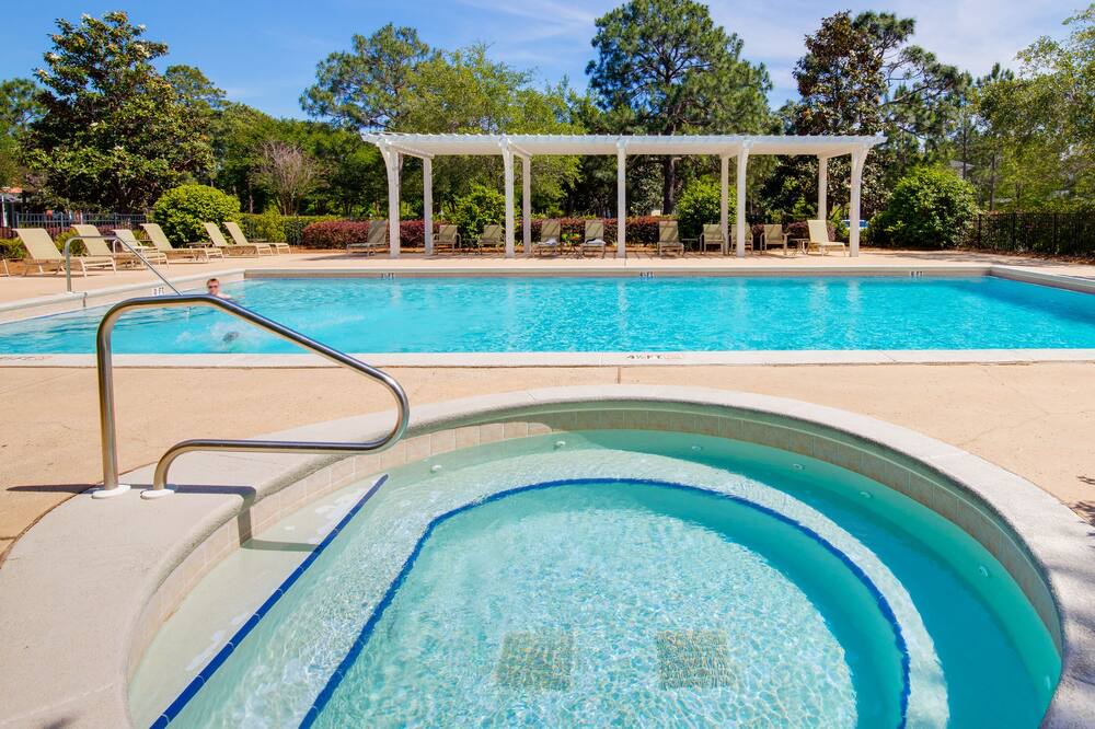 Photo of Outdoor in Laurel Grove