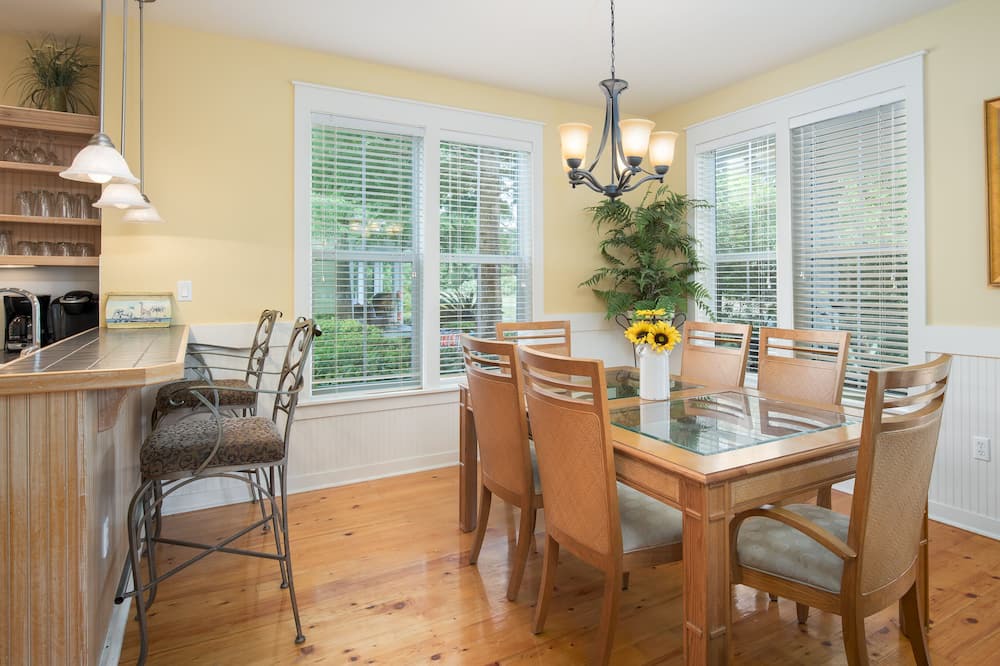 Photo of Livingroom in Laurel Grove