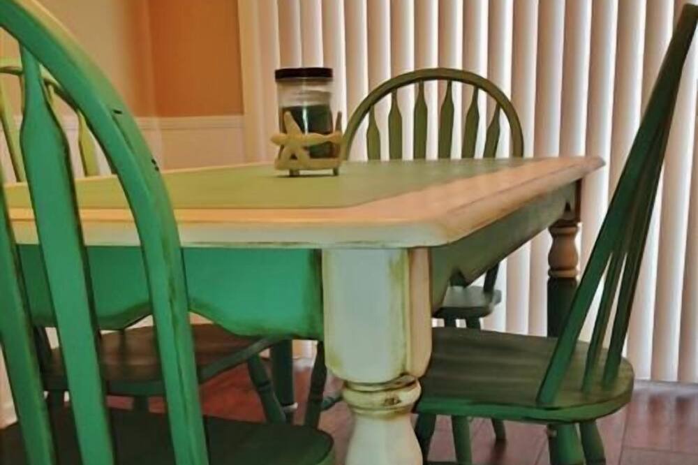 Photo of Livingroom in Whitemarsh Island