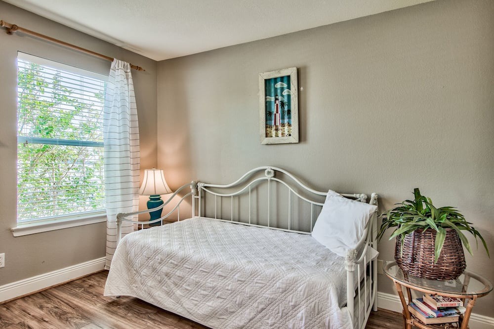 Photo of Bathroom in Crystal Shores