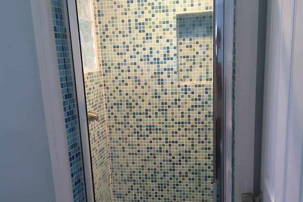 Photo of Bathroom in Wilbur-By-The-Sea