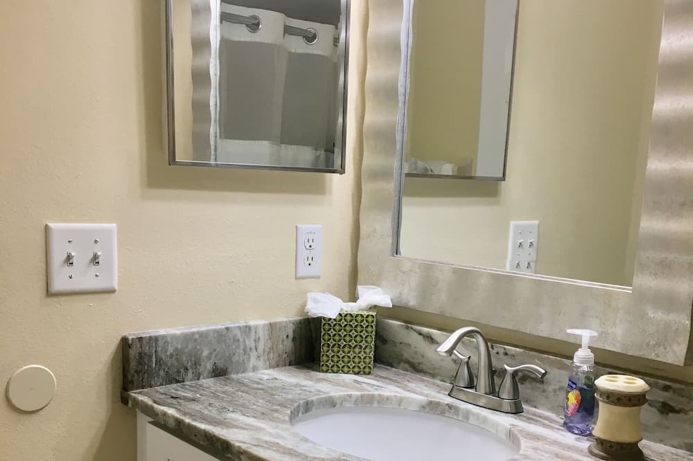 Photo of Bathroom in Lindfields