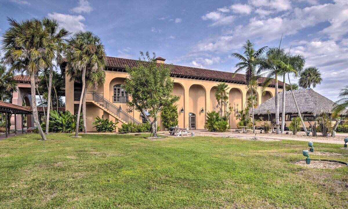 Photo of Outdoor in Naples