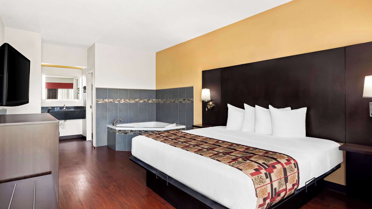 Photo of Bedroom in Okeechobee