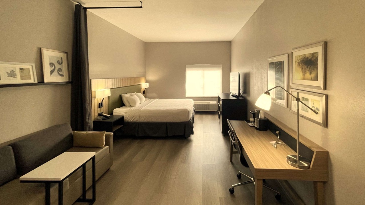 Photo of Livingroom in Midway