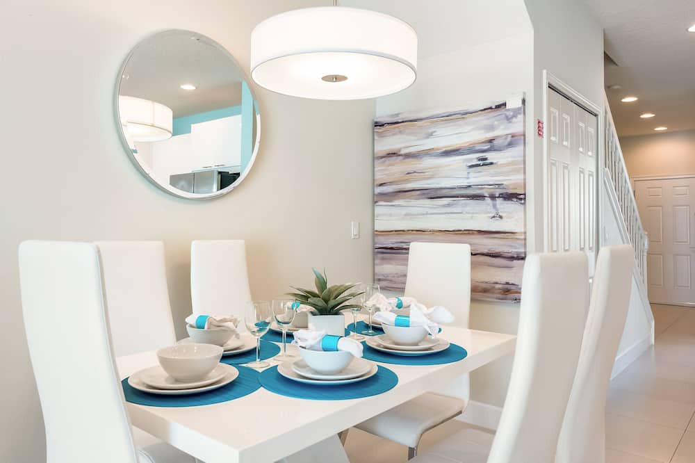 Photo of Livingroom in Four Corners
