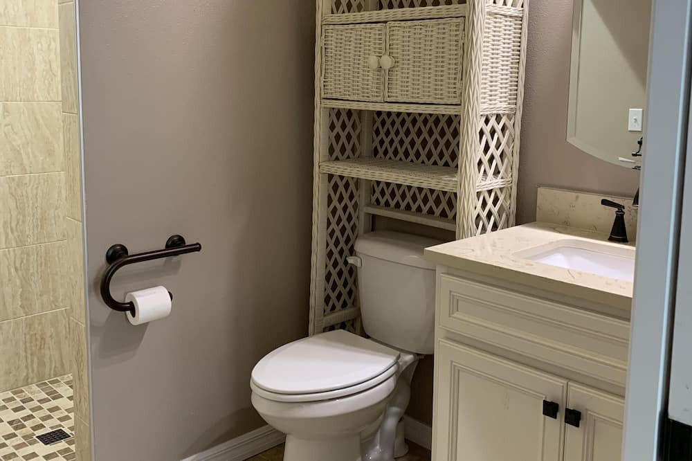 Photo of Bathroom in Glenwood