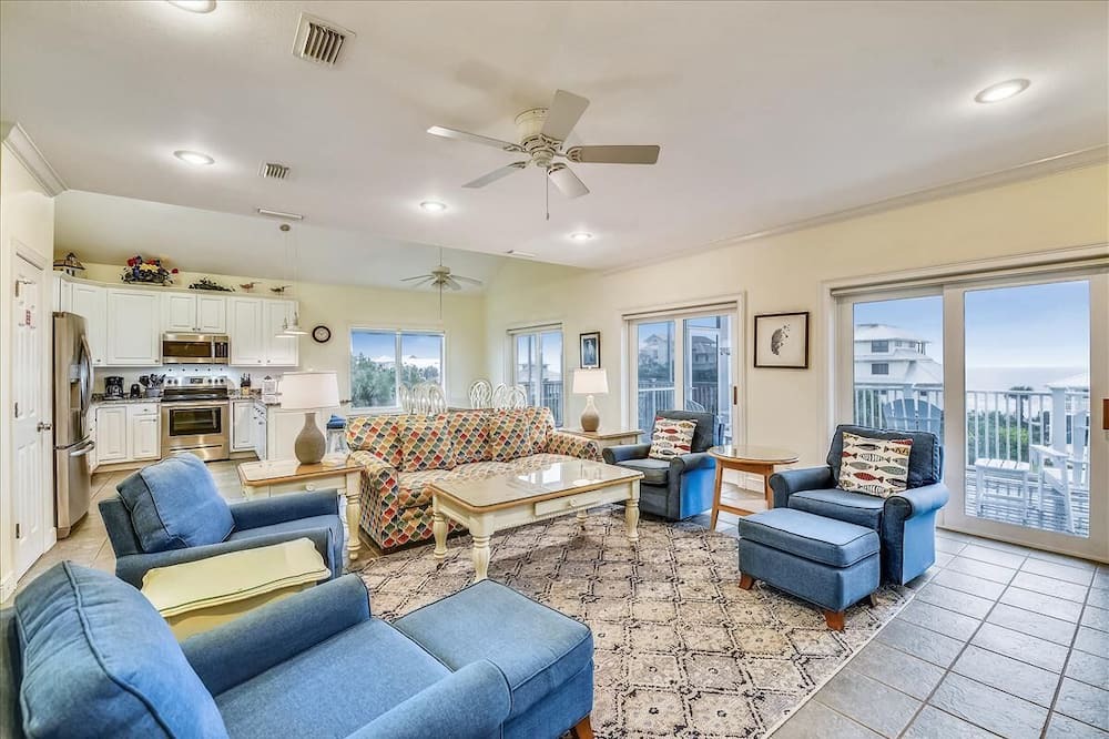 Photo of Livingroom in Treasure Beach Village