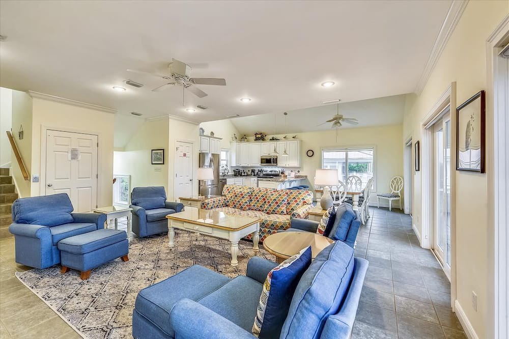 Photo of Livingroom in Treasure Beach Village