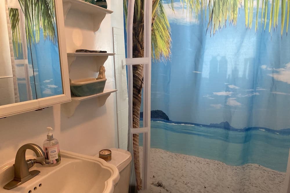 Photo of Bathroom in Independence Square