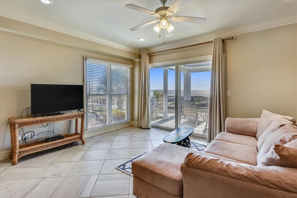 Photo of Livingroom in Sea Palm Village