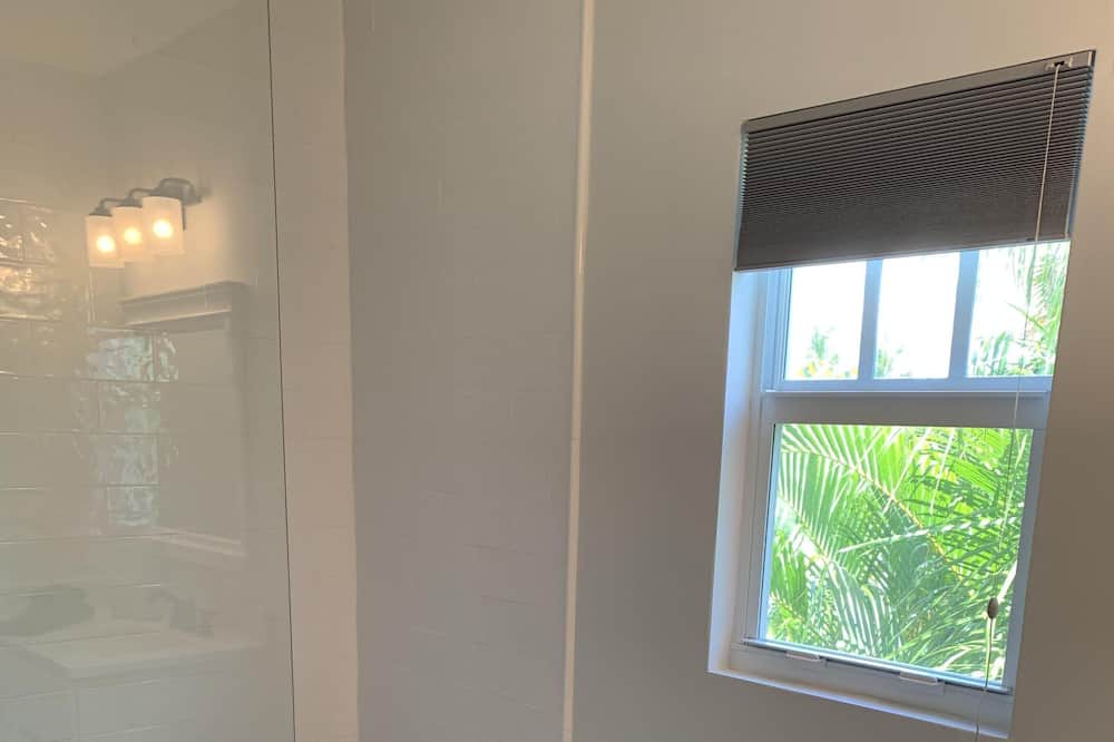 Photo of Bathroom in Parrot Cove