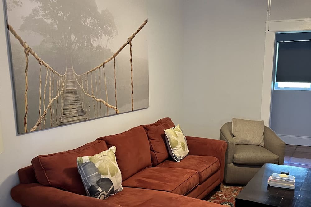 Photo of Livingroom in Parrot Cove