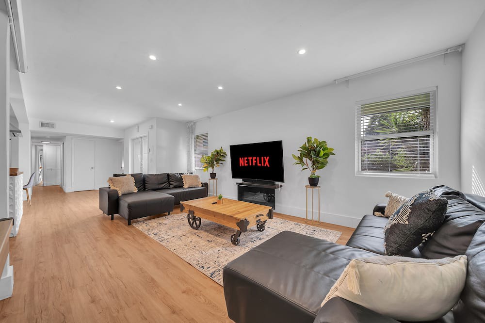 Photo of Livingroom in Golden Glades