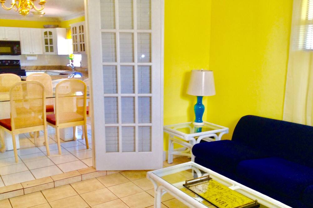 Photo of Livingroom in Sebastian Highlands