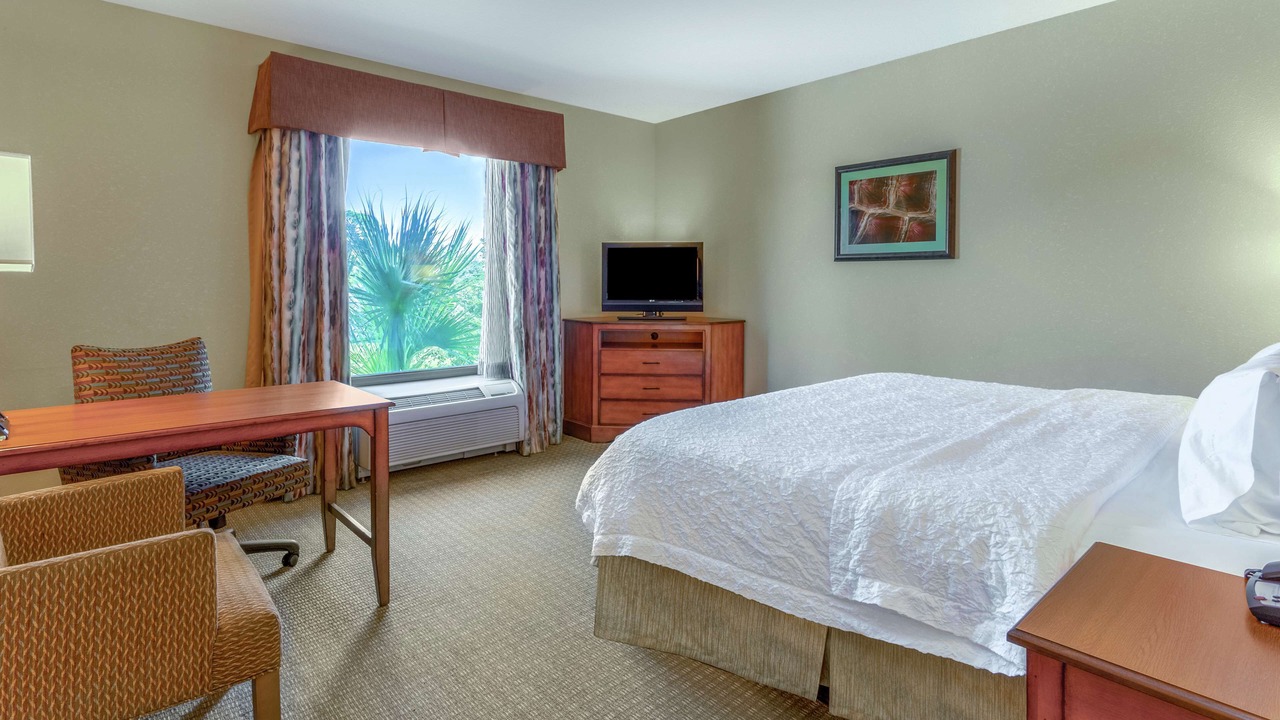 Photo of Bedroom in Okeechobee