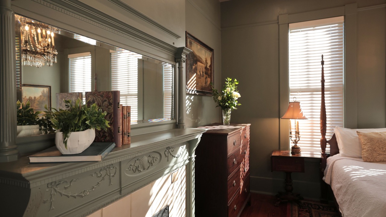 Photo of Bedroom in Historic District - North
