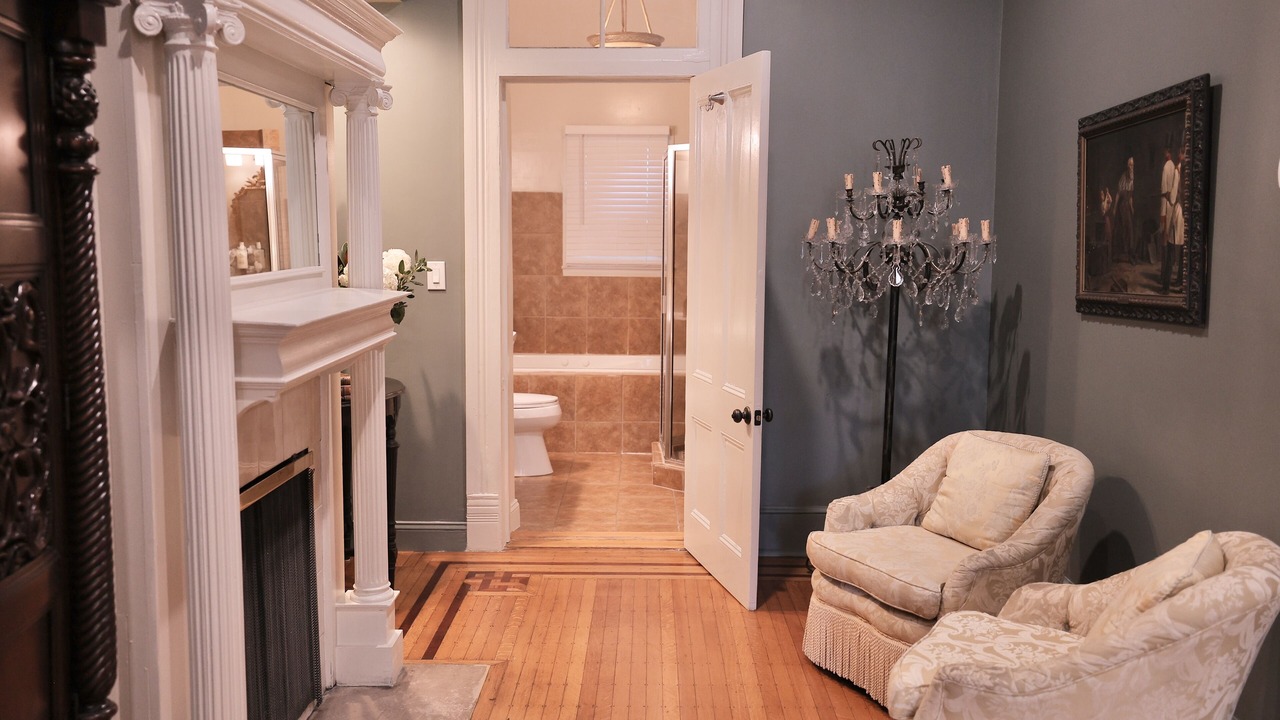 Photo of Bedroom in Historic District - North